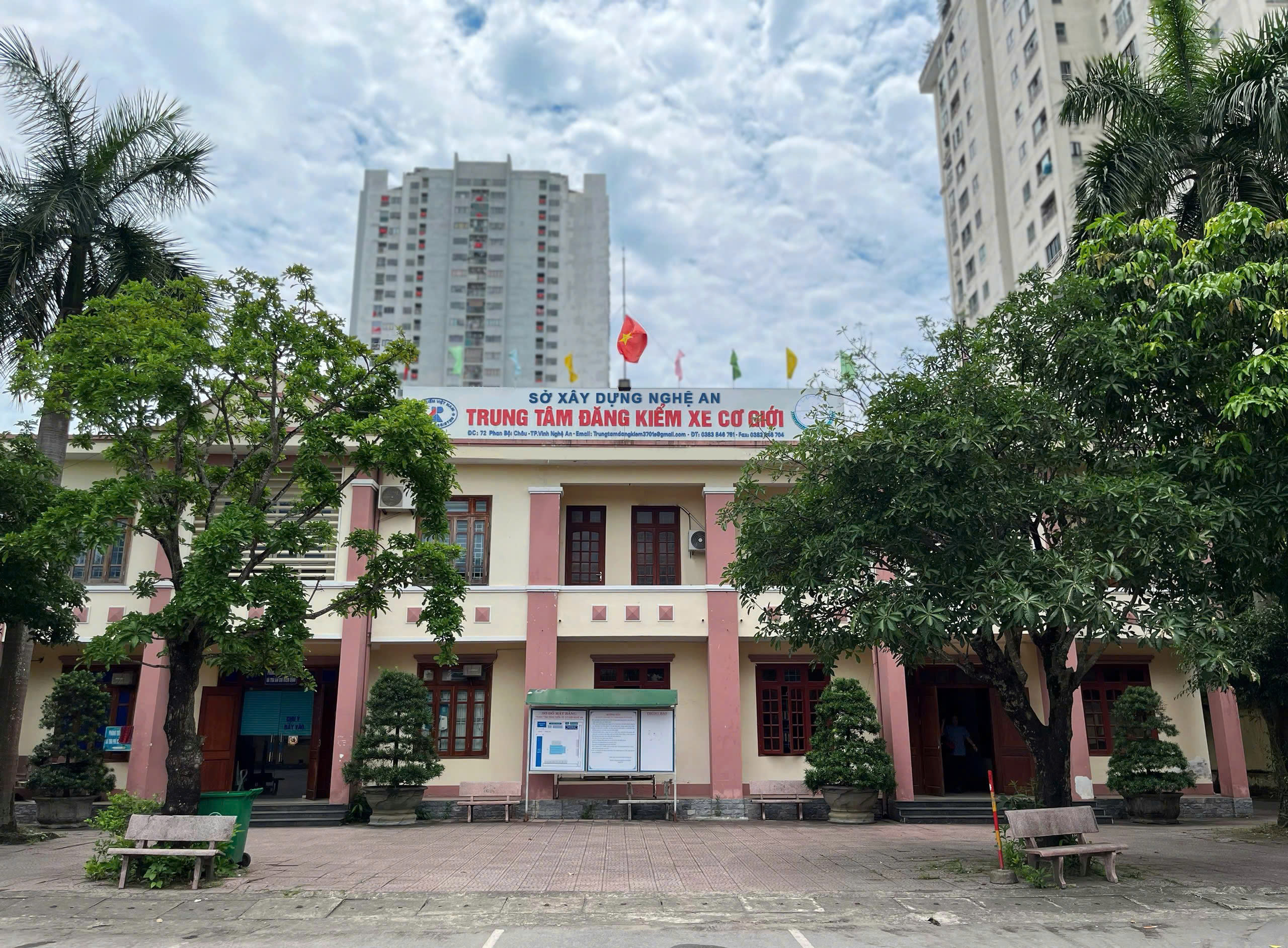 Văn ph&ograve;ng đăng kiểm 